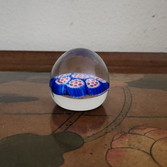 Paperweight Glass - Picture 2 of 5